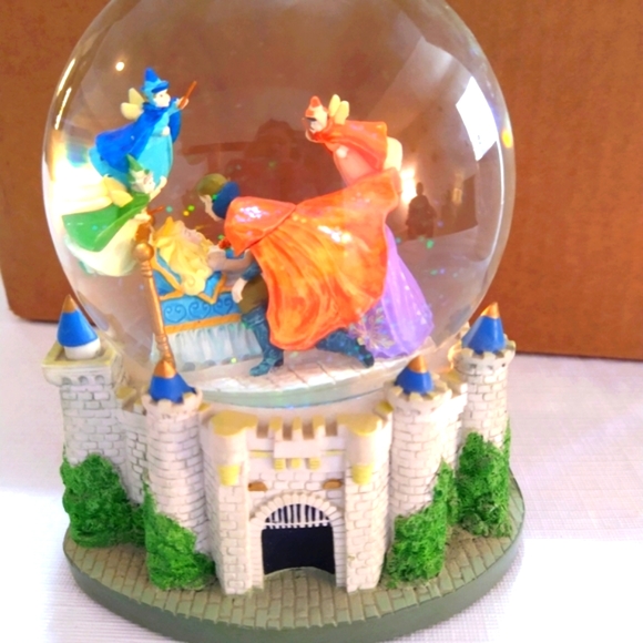 Vintage Sleeping Beauty Disney Musical Snowglobe - Picture 2 of 11
